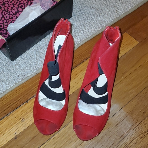 Dollhouse zip back women's bootie - Picture 10 of 12